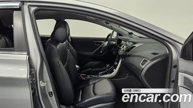 Hyundai AVANTE 2015 — фото 10