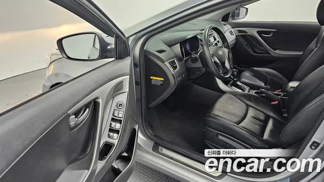 Hyundai AVANTE 2015 — фото 11