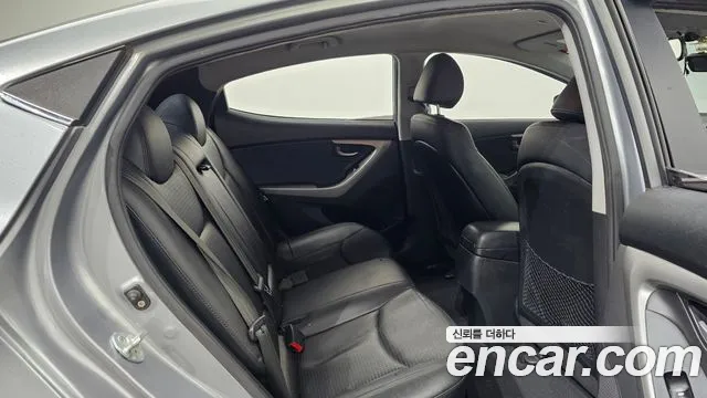 Hyundai AVANTE 2015 — фото 12