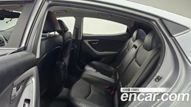 Hyundai AVANTE 2015 — фото 13