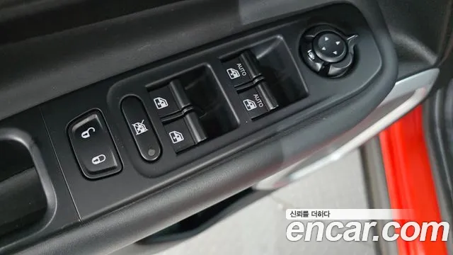 Jeep Renegade 2018 — фото 13