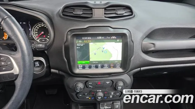 Jeep Renegade 2018 — фото 15