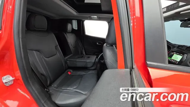 Jeep Renegade 2018 — фото 19