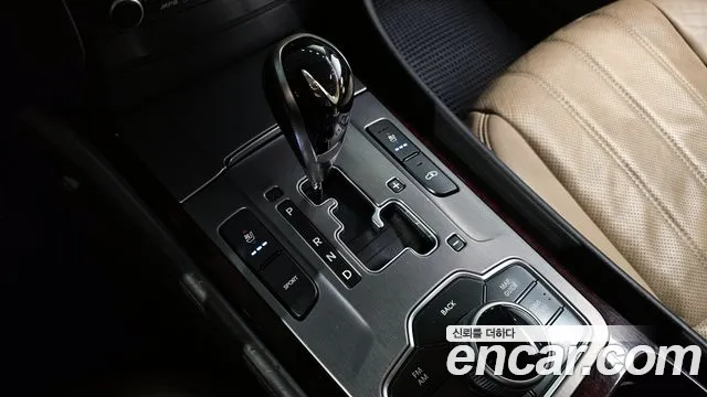 Hyundai Equus 2012 — фото 9