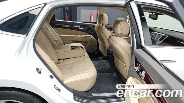 Hyundai Equus 2012 — фото 12
