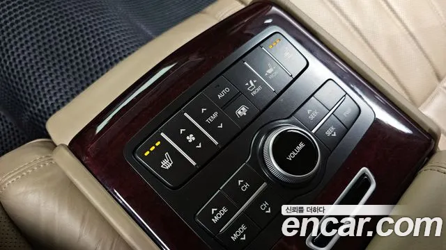 Hyundai Equus 2012 — фото 18