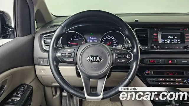Kia Canival 2017 — фото 13