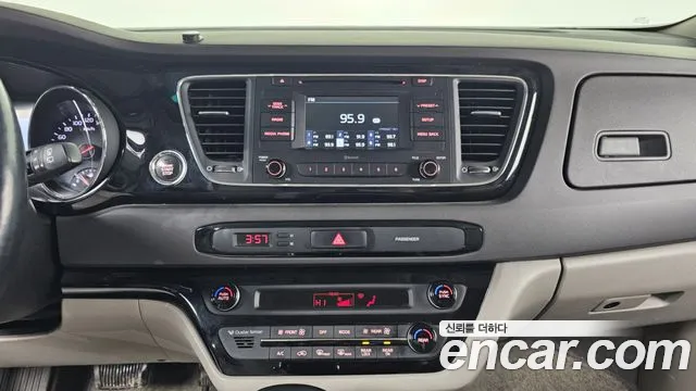 Kia Canival 2017 — фото 14