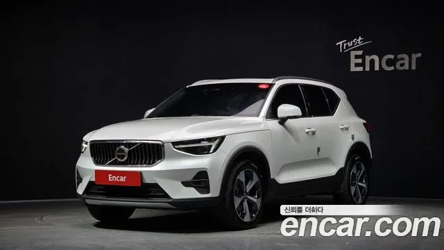 Volvo XC40 2024 — фото 1