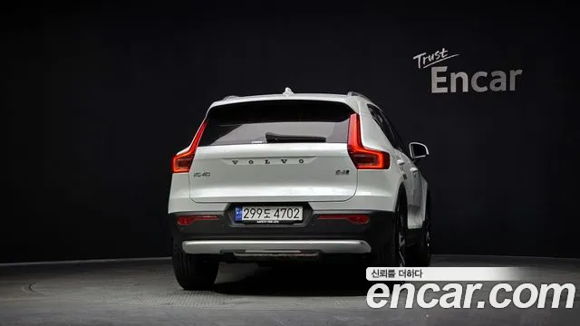 Volvo XC40 2024 — фото 4