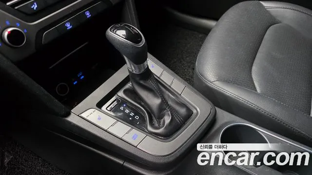 Hyundai AVANTE 2017 — фото 9