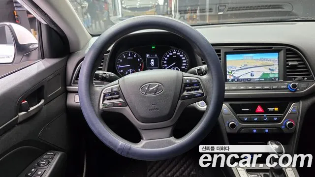 Hyundai AVANTE 2017 — фото 13