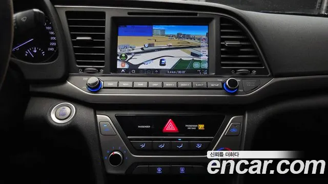 Hyundai AVANTE 2017 — фото 14