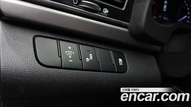 Hyundai AVANTE 2017 — фото 17