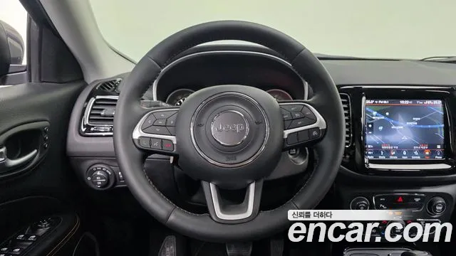 Jeep Compass 2018 — фото 14