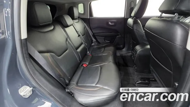 Jeep Compass 2018 — фото 19