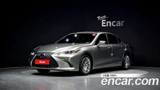 Lexus ES 2019 — фото 1
