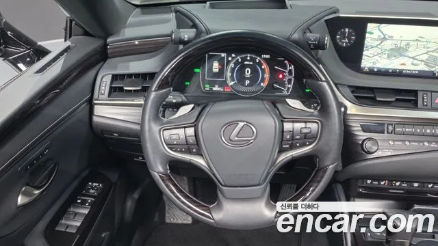 Lexus ES 2019 — фото 13