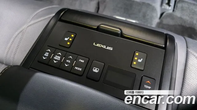 Lexus ES 2019 — фото 19