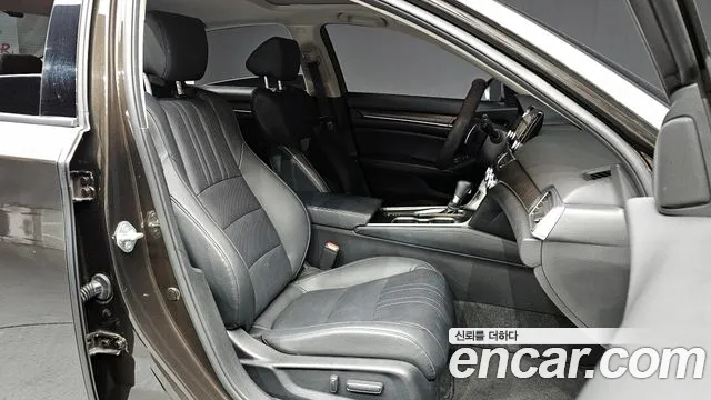 Honda Accord 2018 — фото 10
