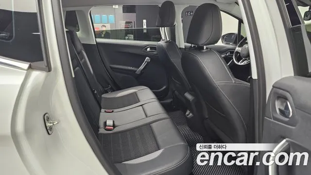 Peugeot 2008 2015 — фото 12