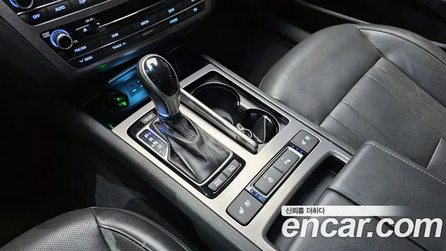 Hyundai Genesis 2016 — фото 9