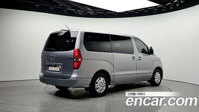 Hyundai Starex 2019 — фото 2