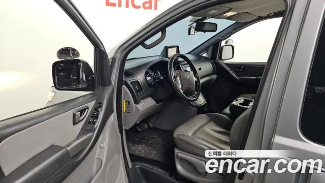 Hyundai Starex 2019 — фото 10