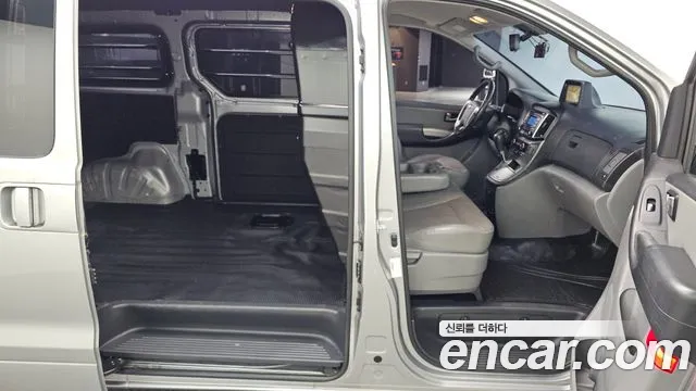 Hyundai Starex 2019 — фото 12