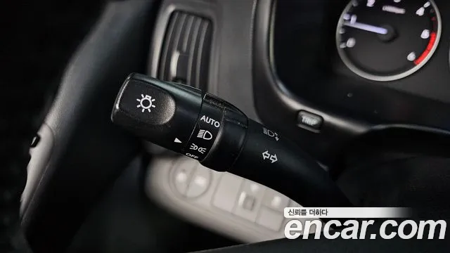 Hyundai Starex 2019 — фото 16