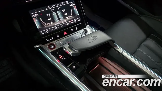 Audi e-tron 2022 — фото 16