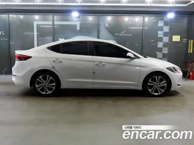 Hyundai AVANTE 2018 — фото 3