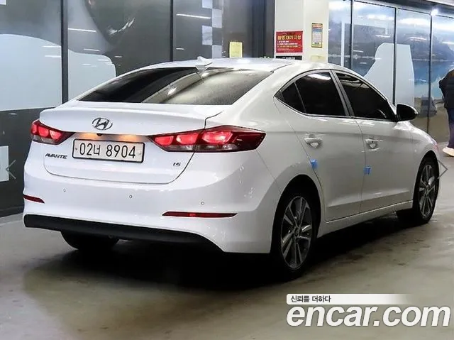 Hyundai AVANTE 2018 — фото 4