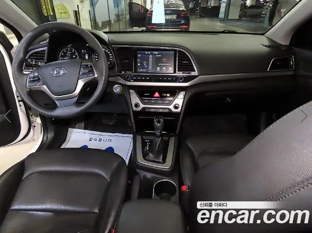Hyundai AVANTE 2018 — фото 10