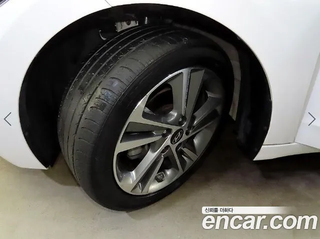 Hyundai AVANTE 2018 — фото 18
