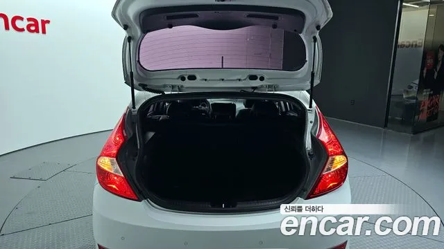 Hyundai Accent 2017 — фото 20