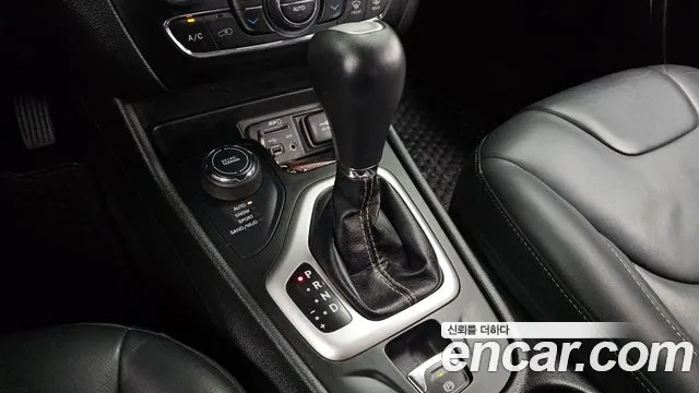 Jeep Cherokee 2018 — фото 9