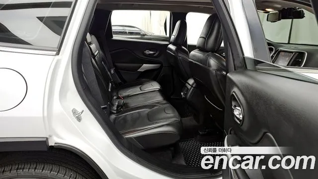 Jeep Cherokee 2018 — фото 12