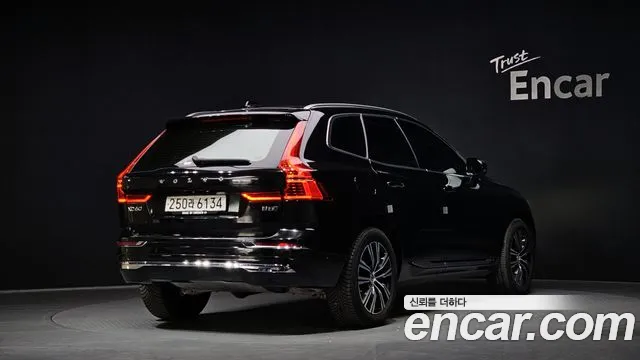 Volvo XC60 2022 — фото 2