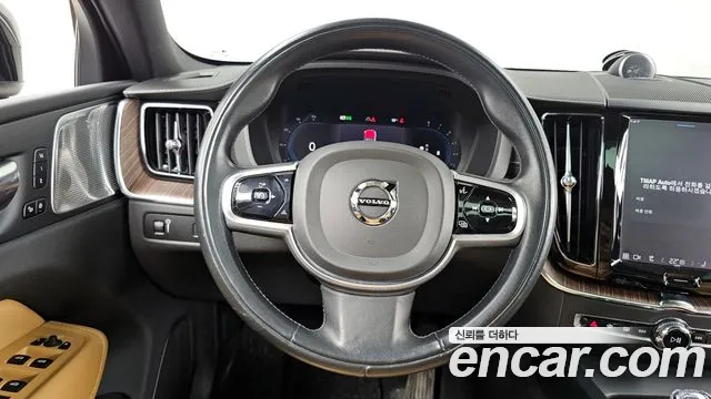 Volvo XC60 2022 — фото 13
