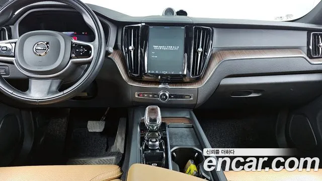 Volvo XC60 2022 — фото 14