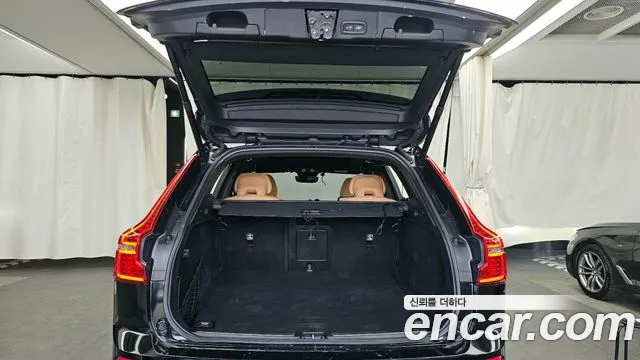 Volvo XC60 2022 — фото 20
