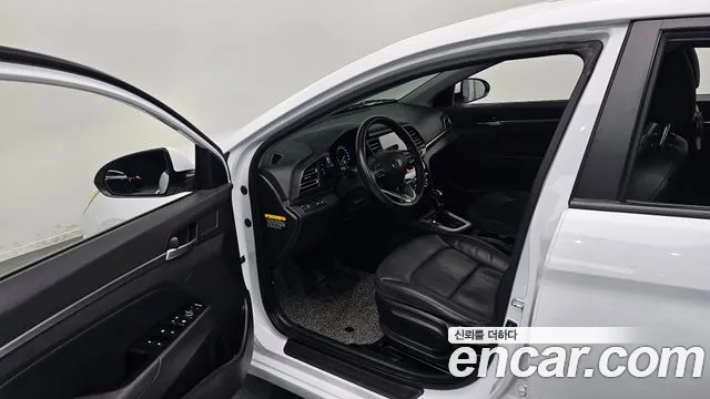 Hyundai AVANTE 2020 — фото 11