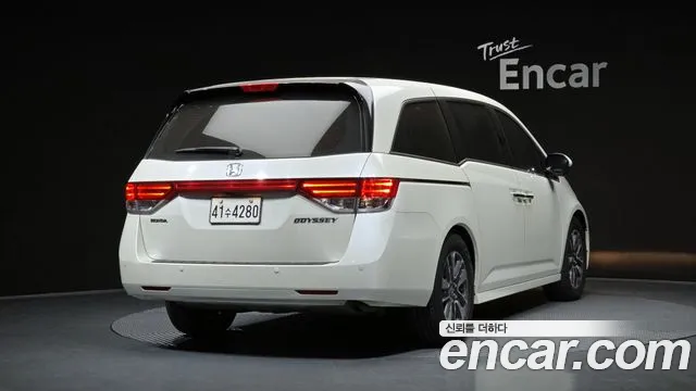 Honda Odyssey 2015 — фото 2