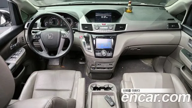 Honda Odyssey 2015 — фото 7