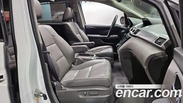 Honda Odyssey 2015 — фото 10