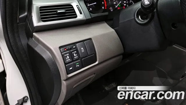 Honda Odyssey 2015 — фото 17