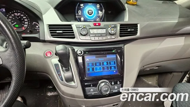 Honda Odyssey 2015 — фото 19