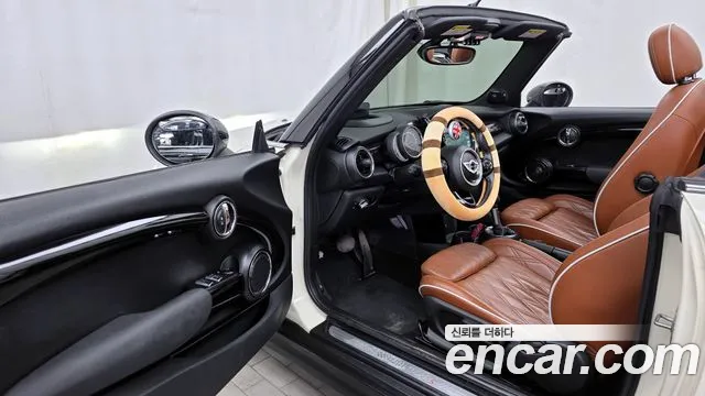 Mini Cooper Convertible 2019 — фото 10