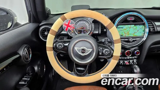 Mini Cooper Convertible 2019 — фото 13